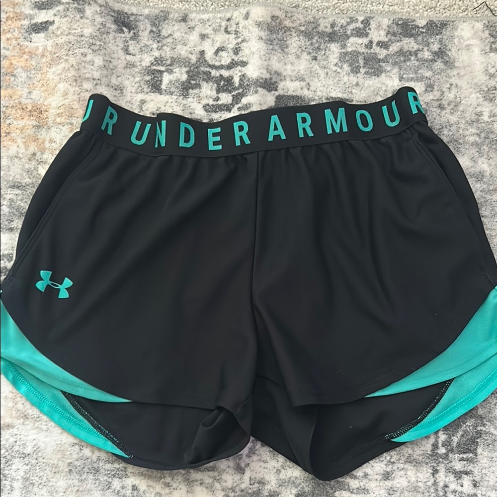 Under Armour Black and Green Athletic Shorts Lightweight Performance